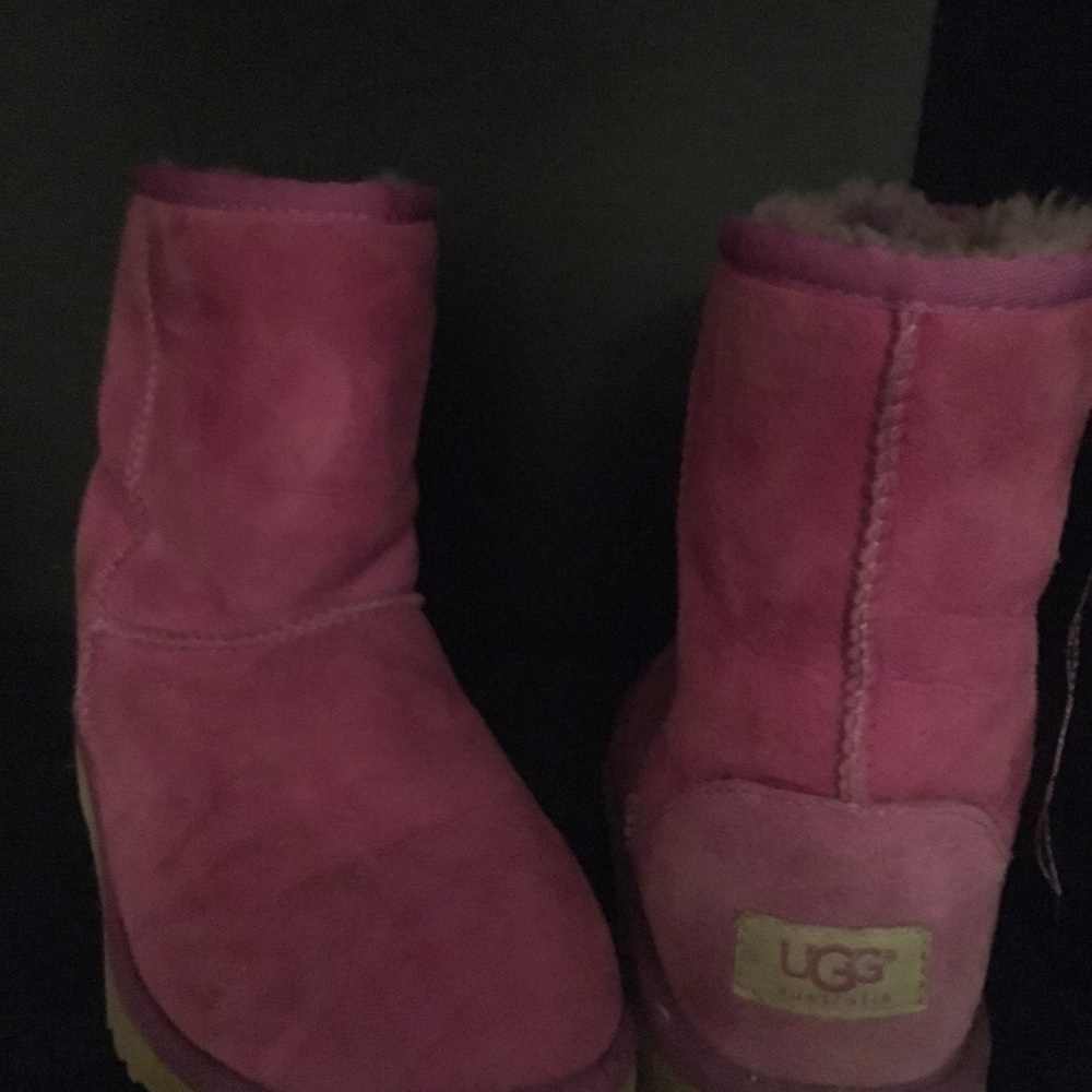 Ugg - Picture 4 of 4